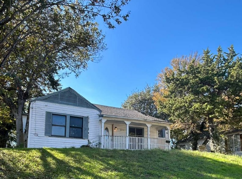 Building Photo - 314 W Clarendon Dr