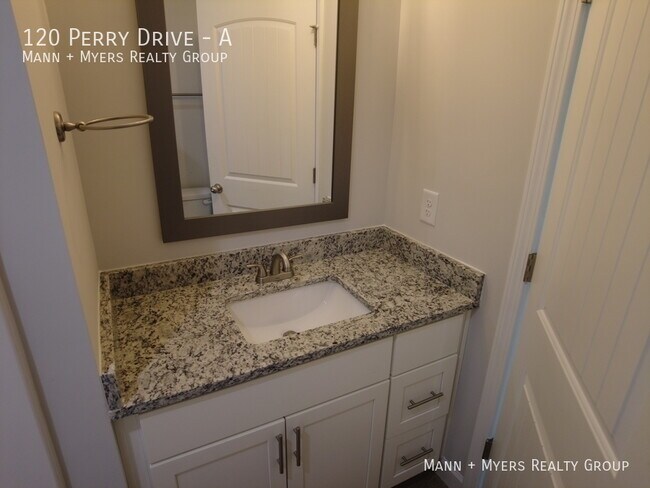 Building Photo - 120 Perry Dr