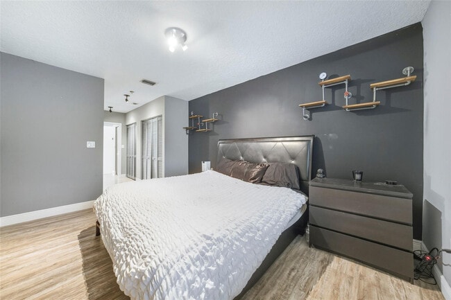 Building Photo - 214 City View Dr