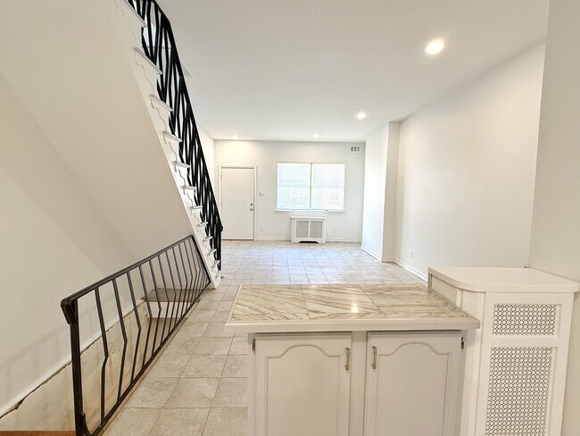 Building Photo - 2408 S Juniper St
