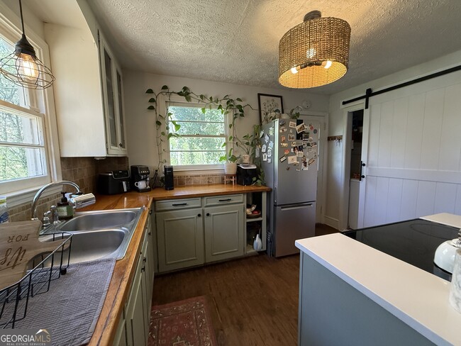 Building Photo - 199 Mimosa Dr