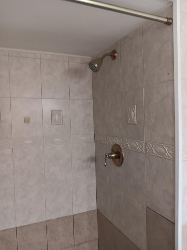 Building Photo - 2321 Irlo Dr