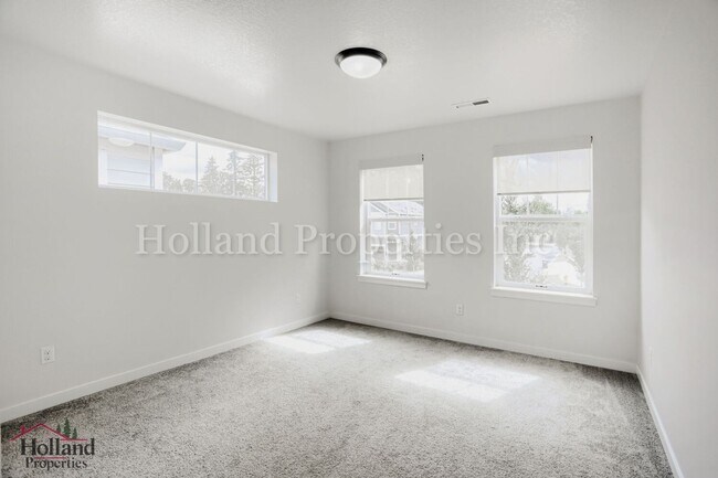 Building Photo - Spacious 3-Bedroom Home with Bonus Room in Desirable South Hillsboro! - Landscaping Included