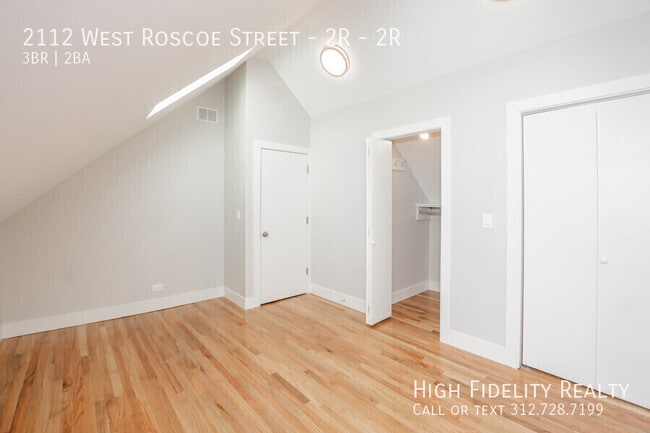 Building Photo - 2112 W Roscoe St