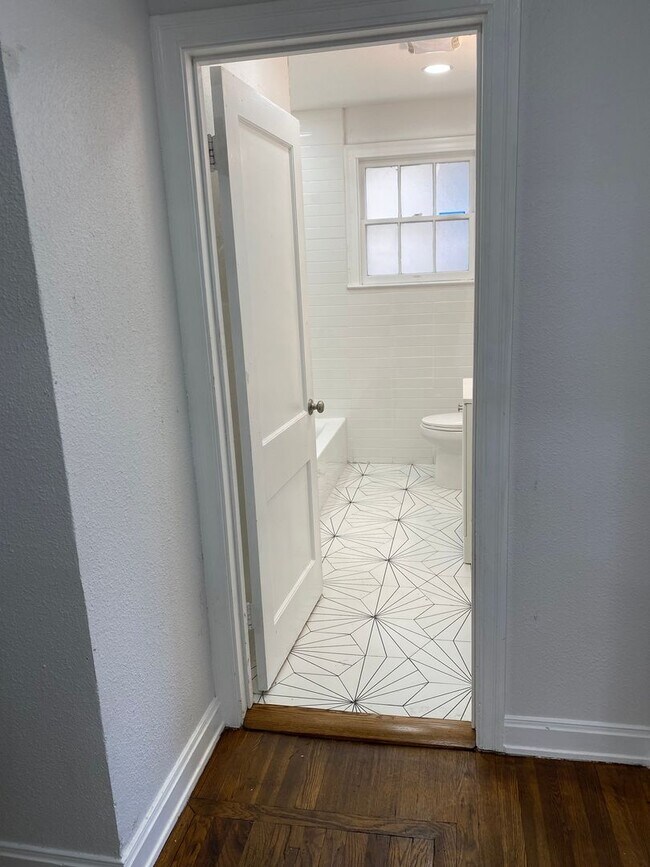 Building Photo - UT PRE LEASE: Charming 3 bed / 2 bath Hous...