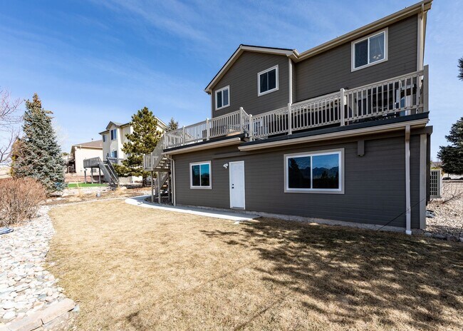 Building Photo - Fabulous 6 bedroom + office D20 Home with ...
