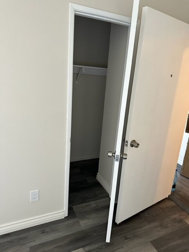 Building Photo - KLUMP6003 - 6003 Klump Avenue/11231 Oxnard...