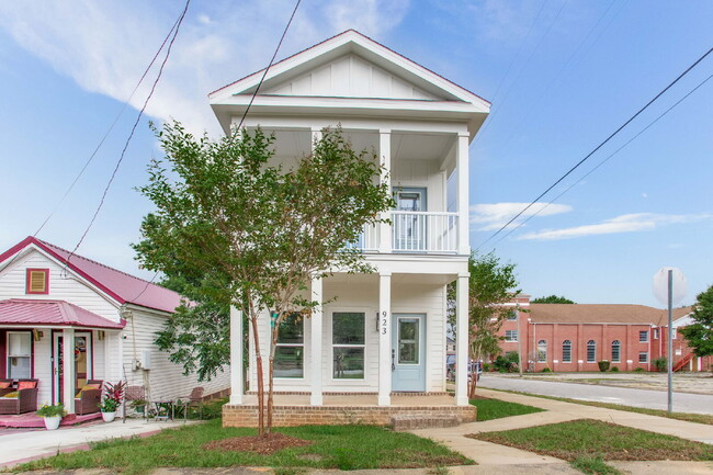 Building Photo - Build in 2025, 3 bed 3 bath near downtown!