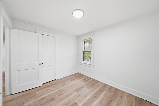 Building Photo - Freshly Renovated 3 Bedroom Home