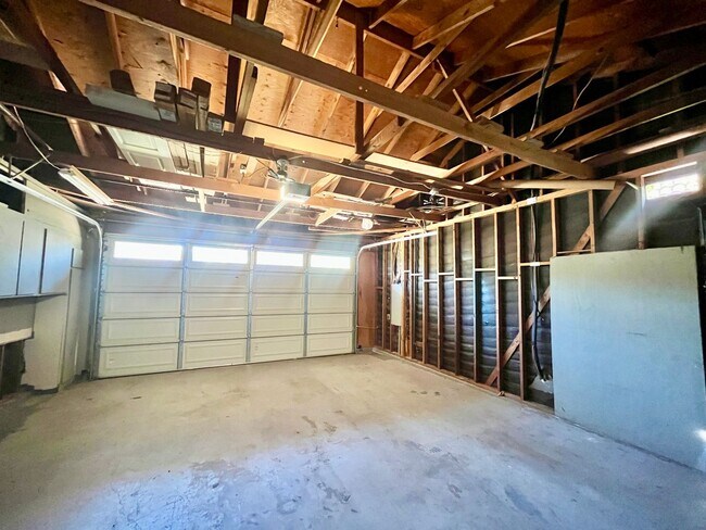 Building Photo - 17190 Tam O Shanter Dr