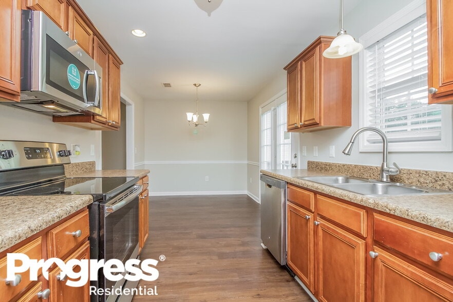 Building Photo - 1476 Priestshore Bay