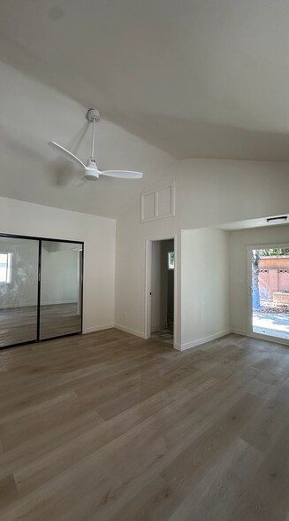 Building Photo - 2721 W Olive Ave