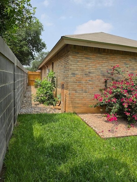 Building Photo - 1233 St Patrick Dr