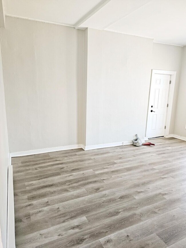 Building Photo - Central Ave