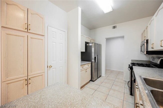 Building Photo - 2603 Noble Fir Ave