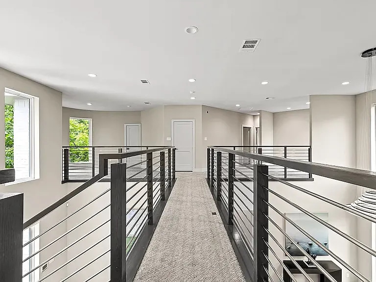Building Photo - 704 Kessler Lake Dr