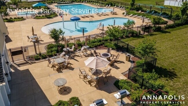 Building Photo - 8289 Meadowood Dr