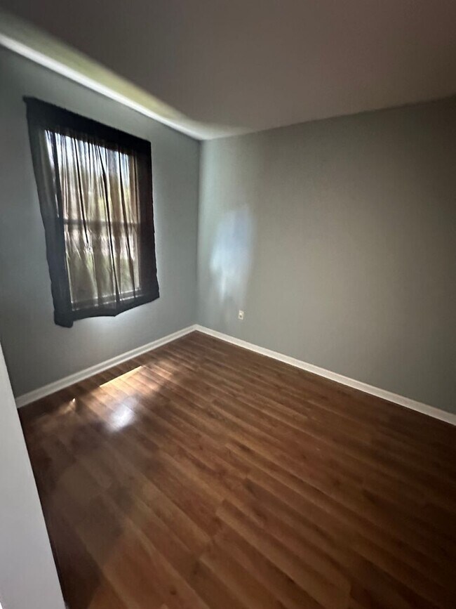Building Photo - Nice 2 bedroom townhome with a view!
