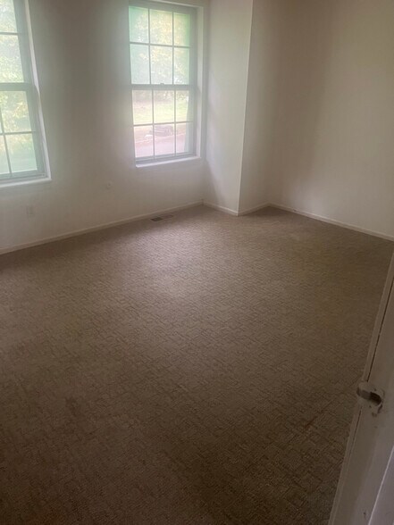 Building Photo - 9345 W Longview Pkwy