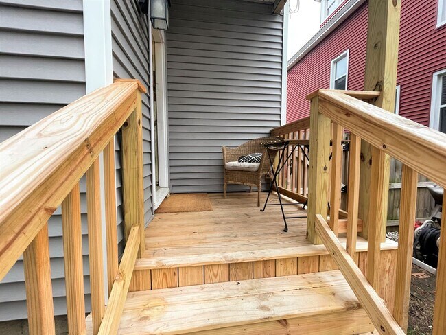 Building Photo - 381 Alden Ave