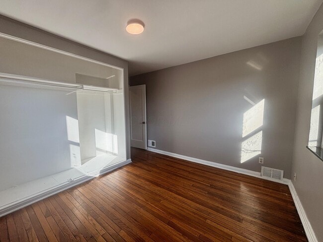 Building Photo - 34 N Hampton Rd
