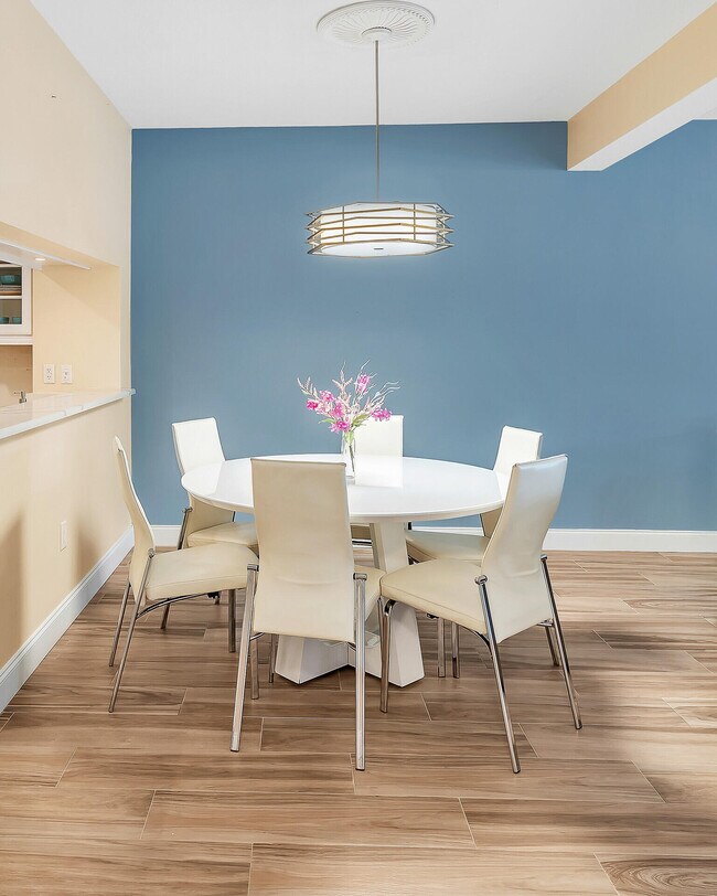 Building Photo - 827 Oak Harbour Dr