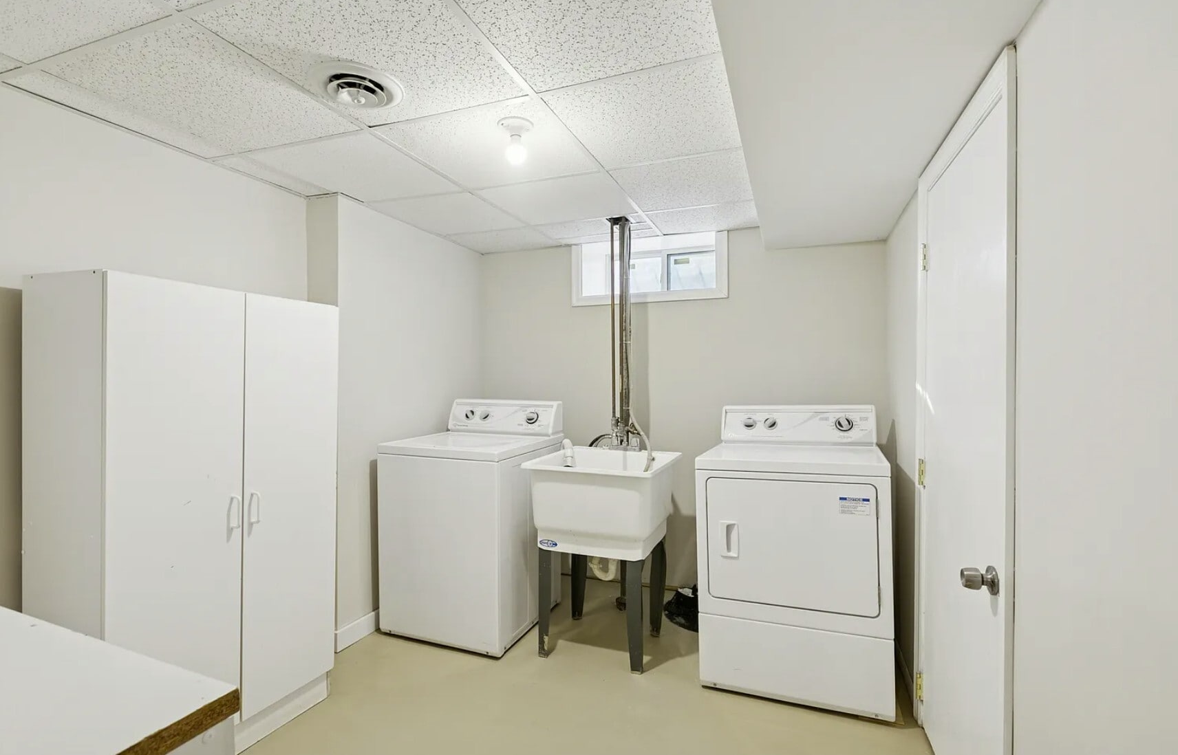 Building Photo - 5749 Pleasant Ave