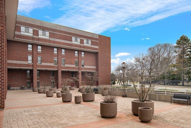 Building Photo - 199 Coolidge Ave