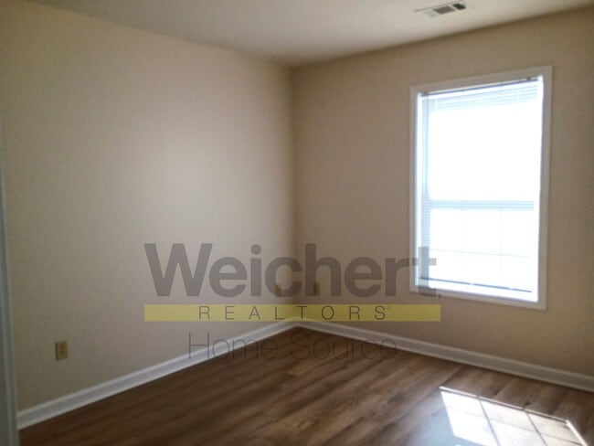 Building Photo - Charming 3-Bedroom Home with Spacious Yard...