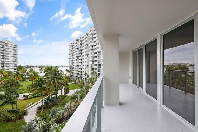 Building Photo - 1500 Bay Rd