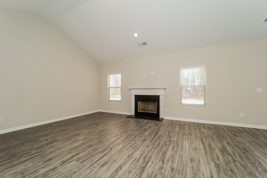 Building Photo - 309 Spruce Creek Ln