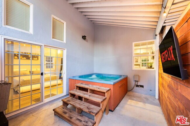 Building Photo - 8345 White Oak Ave