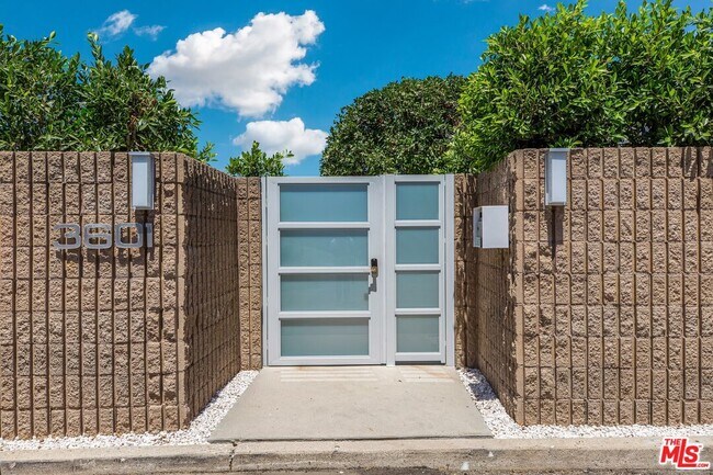 Building Photo - 3601 Berry Dr
