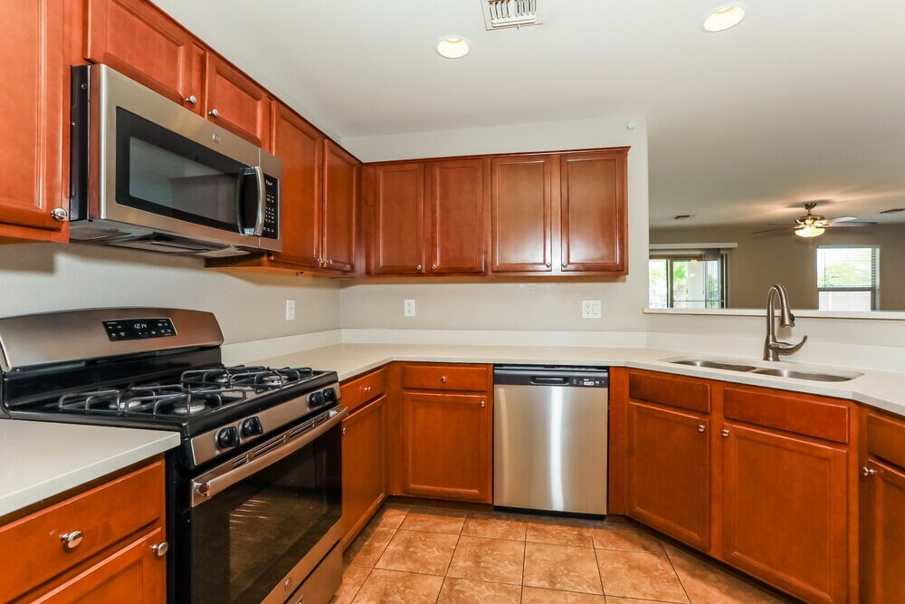 Building Photo - 1126 E Daniella Dr