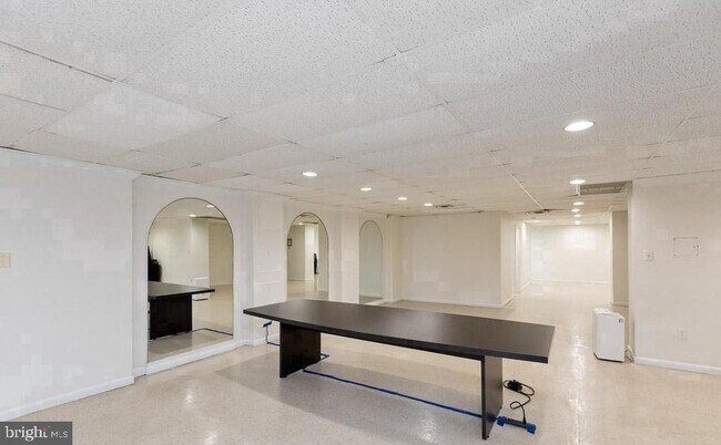 Building Photo - 2500 N Van Dorn St