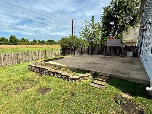 Building Photo - 388 Richmond Dr