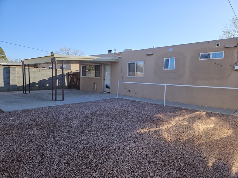 Building Photo - 3513 Sierra Vista Dr