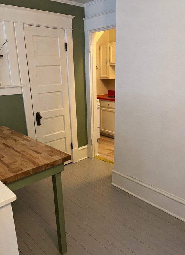 Building Photo - 112-116 EAP