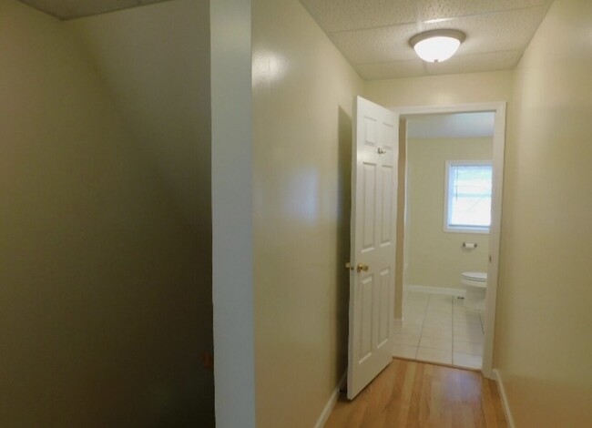 Building Photo - 207 N Pine