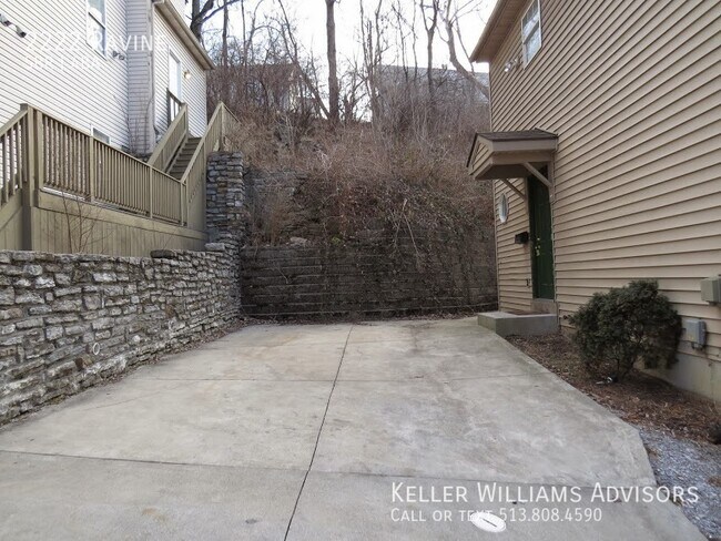 Building Photo - 2222 Ravine-