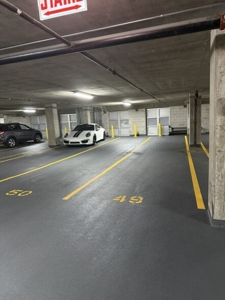 Indoor heated tandem parking for 2 vehicles included - 950 W Monroe St
