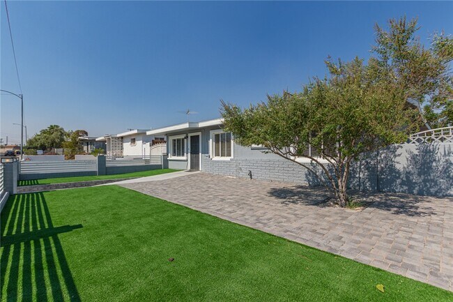 Building Photo - 1028 Nassau Dr