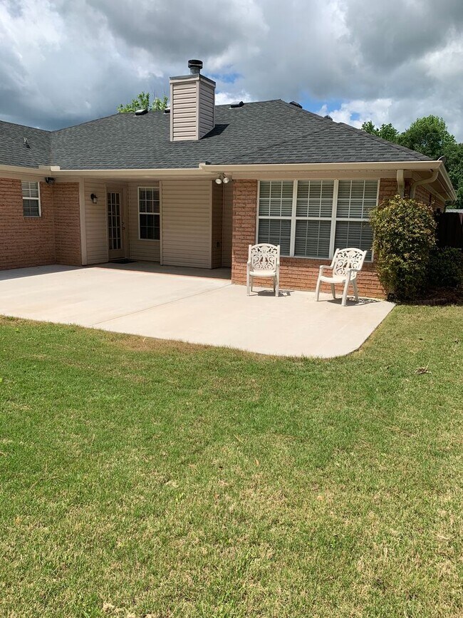 Building Photo - 816 Stoneview Dr