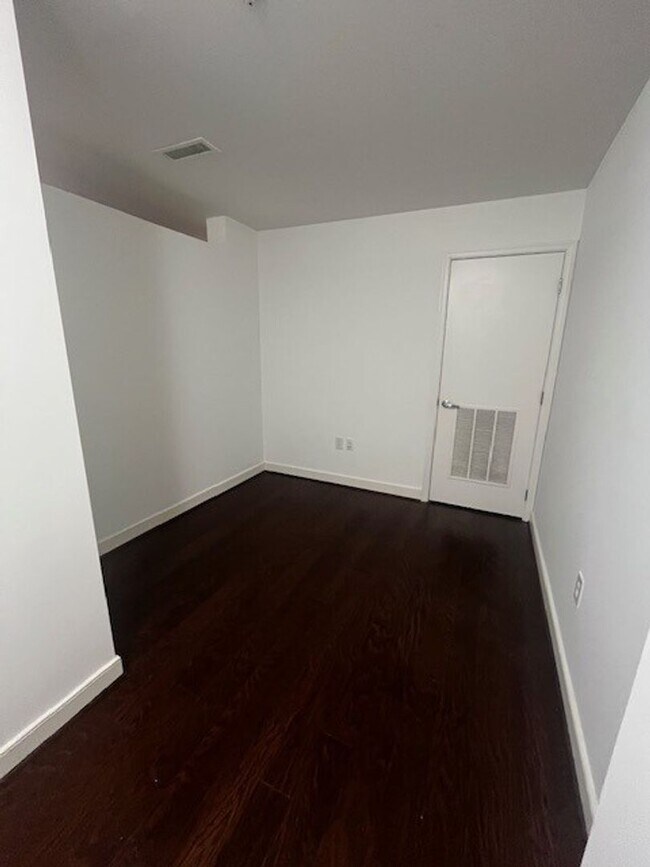 Building Photo - Luxury Condo in National Harbor