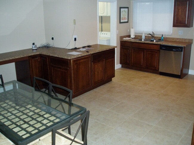 Building Photo - 5 Bedroom 3 Bath home close to ASU - POOL AND TURF BACKYARD