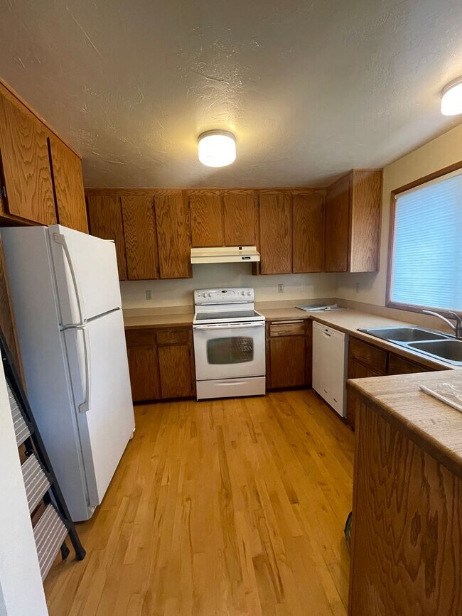 Building Photo - NW BEND Bungalow