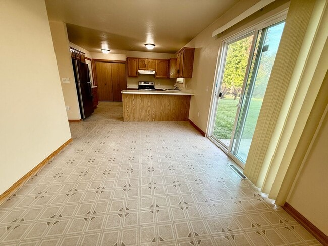 Building Photo - N184 State Park Rd