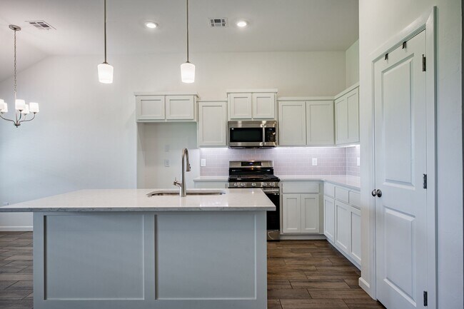 Building Photo - Welcome Home! This beautiful 3 bed home in...