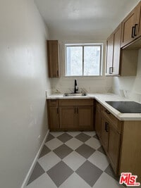 Building Photo - 44 Rose Ave