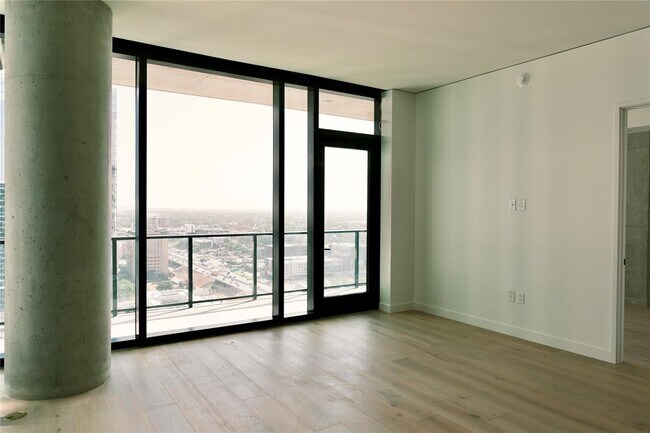 Building Photo - 610 Davis St